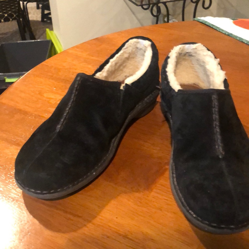 Ugg size 9 black suede moccasins